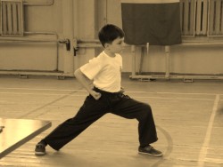 Гун бу (букв. "шаг лука")