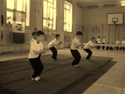 Цза цюань - удар тыльной частью кулака с проворотом сверху вниз