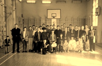 Группа Ассоциации школ традиционного Гунфу с почетными гостями